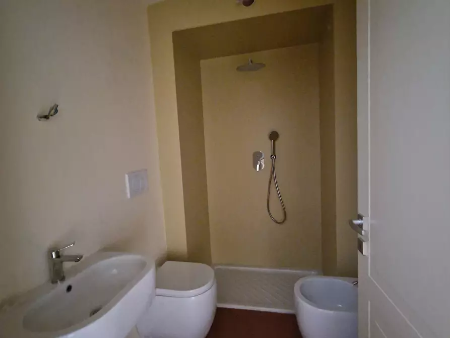 Immagine 4 di Quadrilocale in vendita  a Sarzana