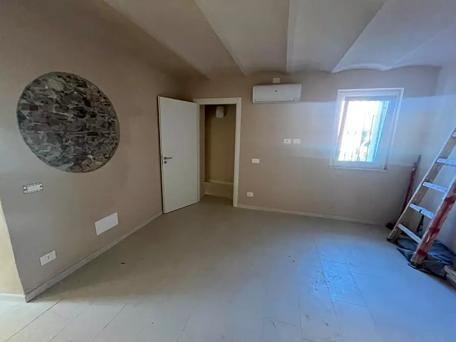 Immagine 10 di Quadrilocale in vendita  a Sarzana