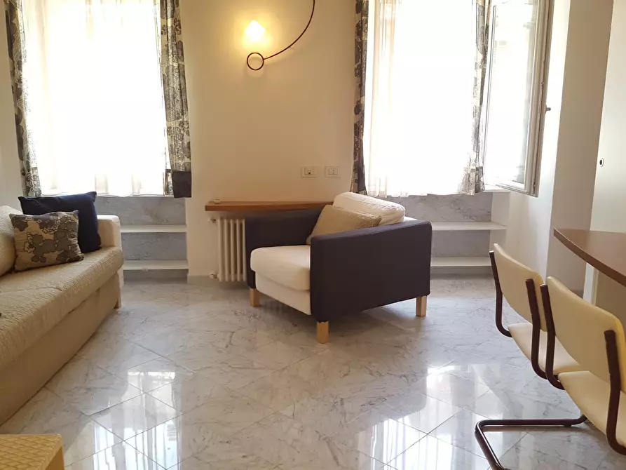 Immagine 16 di Trilocale in affitto  a Sarzana