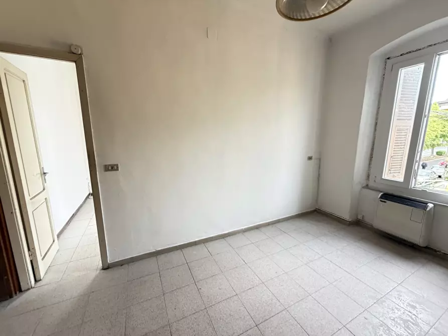 Immagine 23 di Appartamento in vendita  in Viale Giuseppe Mazzini a Sarzana