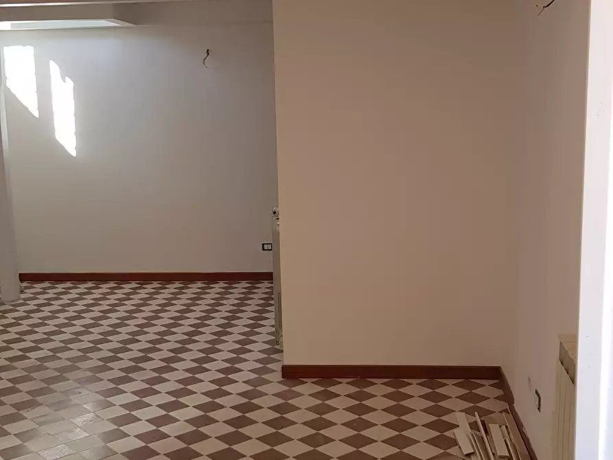 Immagine 17 di Quadrilocale in affitto  a Sarzana