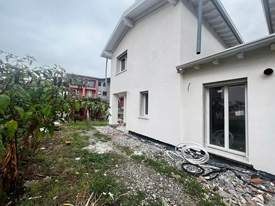 Immagine 13 di Casa trifamiliare in vendita  a Brescia