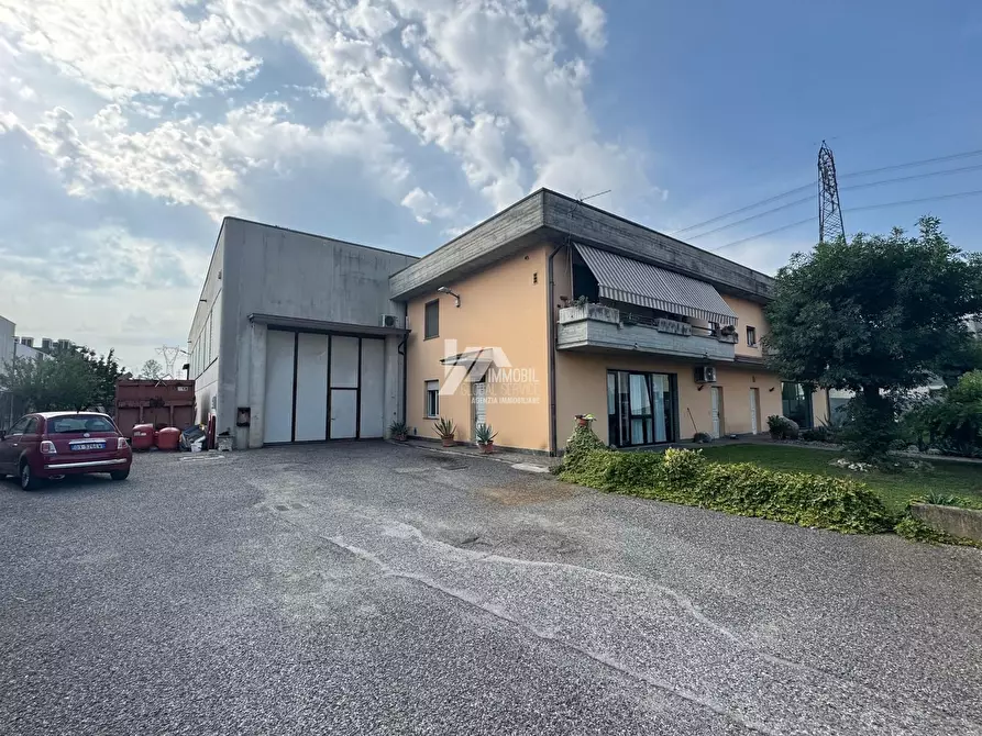 Immagine 3 di Attività artigianale in vendita  in Via dell'Industria 53 a Travagliato