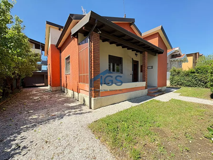 Immagine 1 di Villa in vendita  in Via Perugia a Brescia
