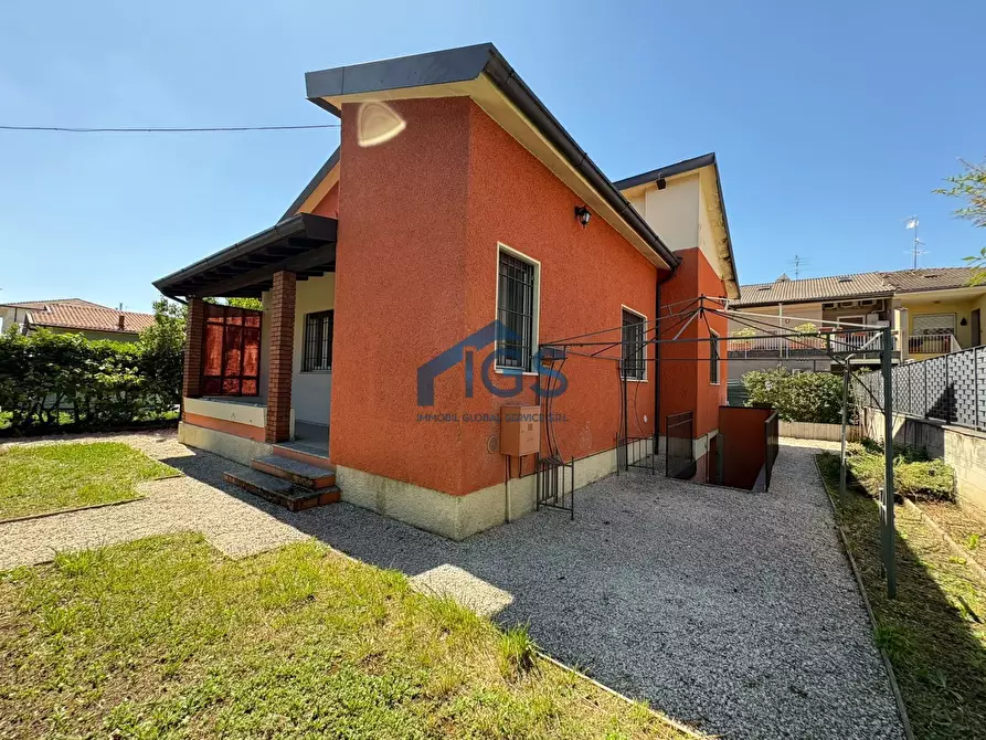 Immagine 3 di Villa in vendita  in Via Perugia a Brescia