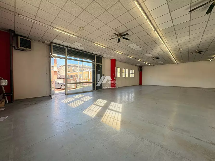 Immagine 3 di Attività artigianale in affitto  in Via Orzinuovi a Brescia