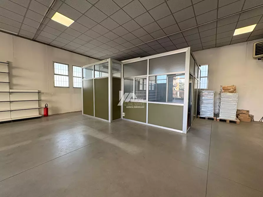 Immagine 8 di Attività artigianale in affitto  in Via Orzinuovi a Brescia