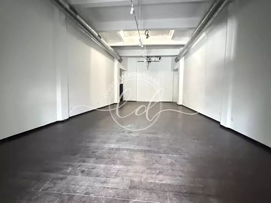 Immagine 6 di Capannone industriale in vendita  a Pietrasanta