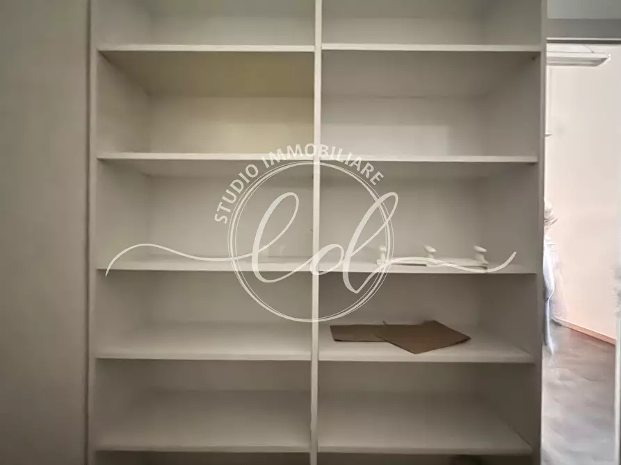 Immagine 6 di Capannone industriale in affitto  a Pietrasanta