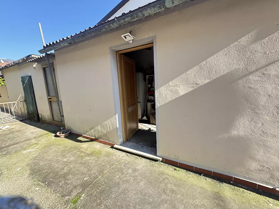 Immagine 51 di Porzione di casa in vendita  a Pietrasanta