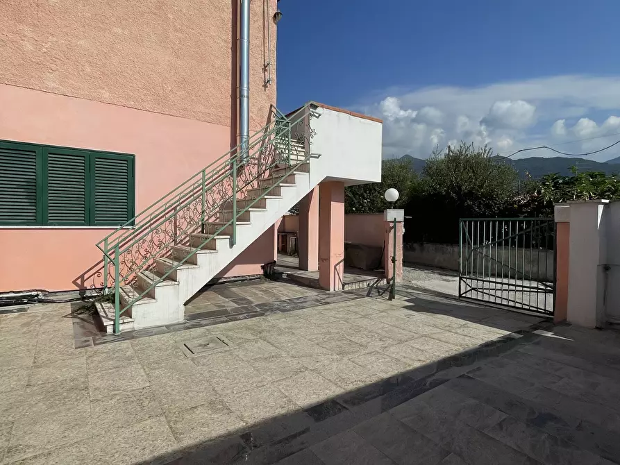 Immagine 21 di Porzione di casa in vendita  a Pietrasanta