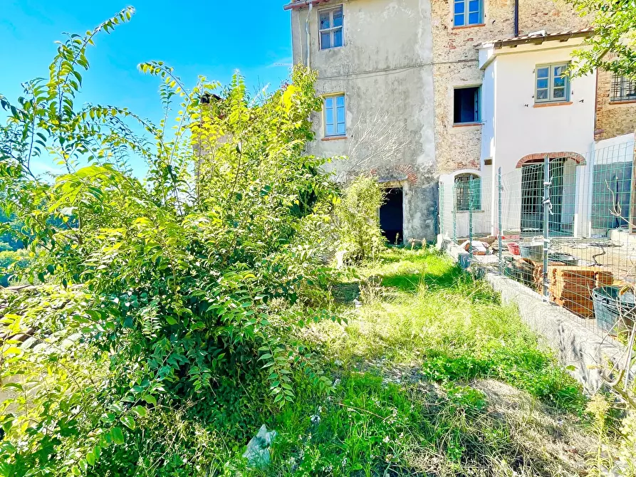 Immagine 51 di Porzione di casa in vendita  a Camaiore