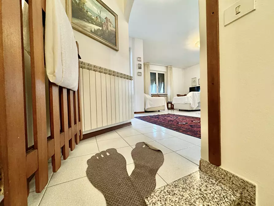 Immagine 9 di Porzione di casa in vendita  a Massa