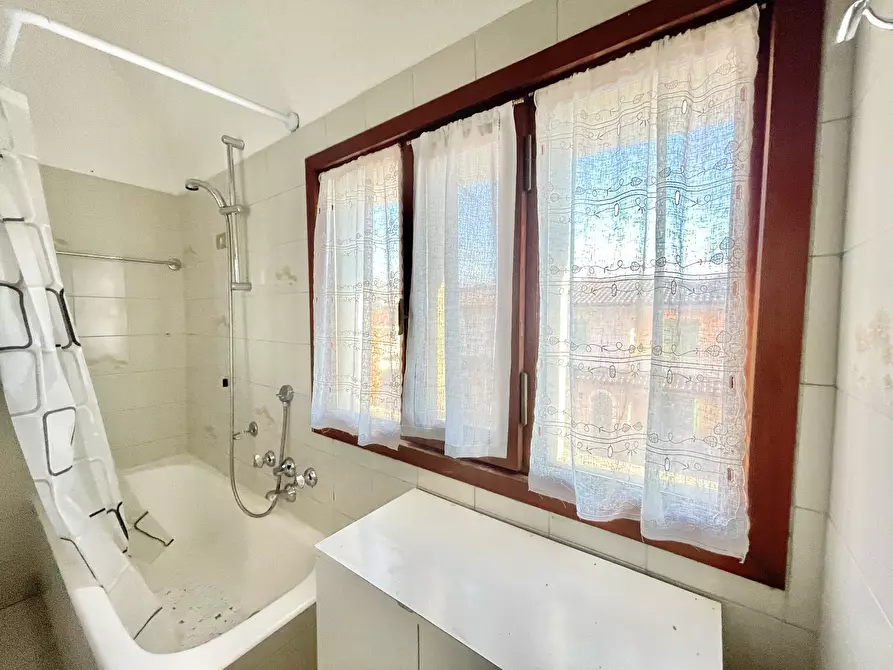 Immagine 26 di Quadrilocale in affitto  a Seravezza