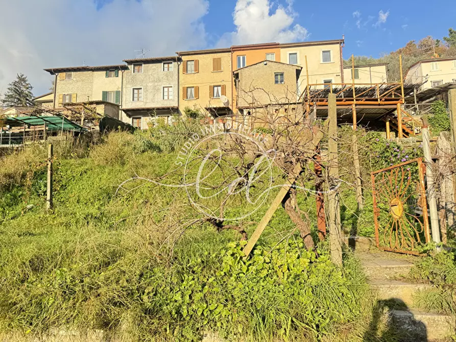 Immagine 2 di Porzione di casa in vendita  a Pietrasanta