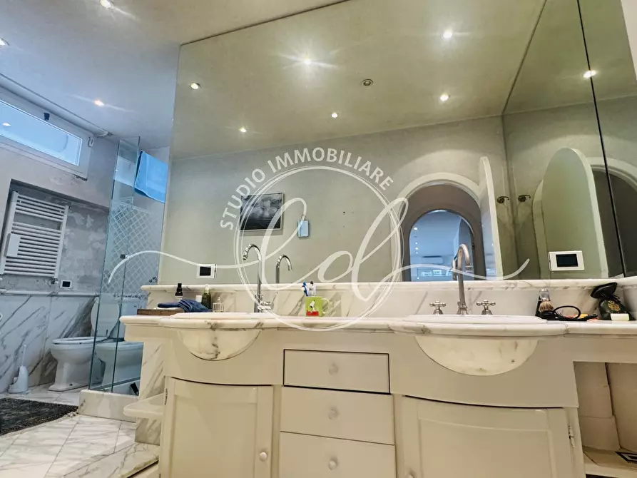 Immagine 52 di Attico in vendita  a Seravezza