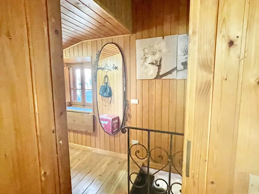 Immagine 42 di Porzione di casa in vendita  a Massarosa