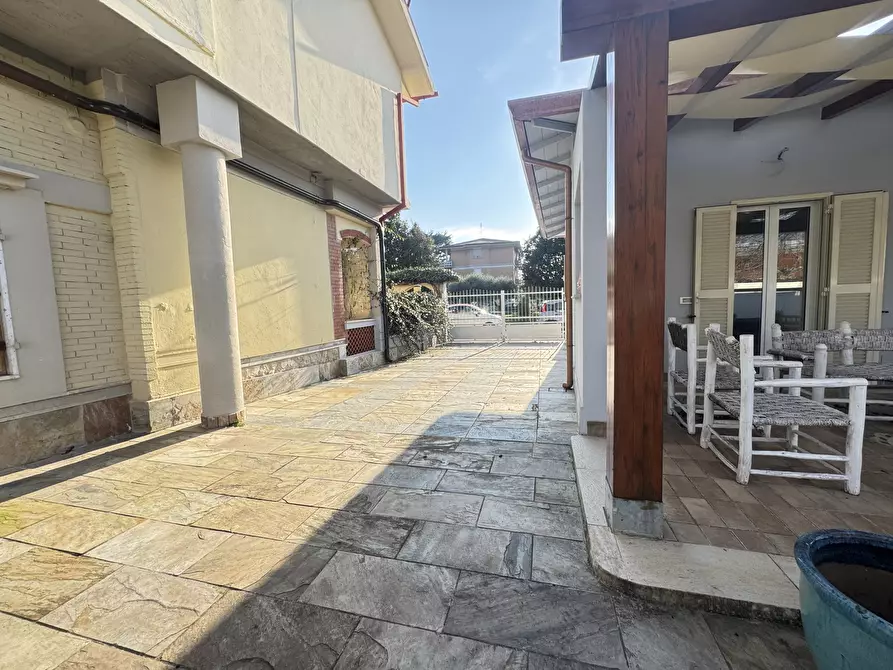 Immagine 36 di Villa in vendita  a Massa