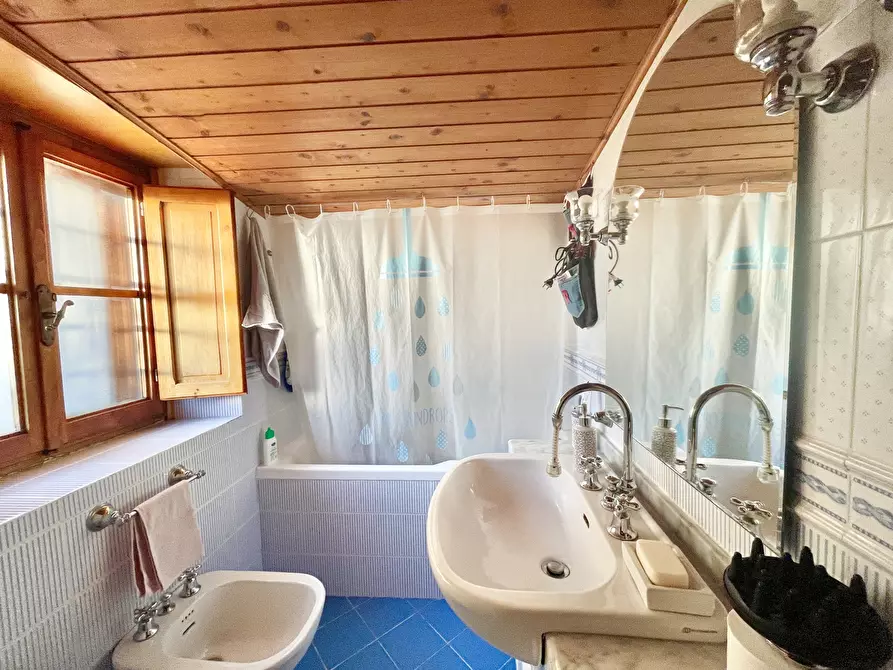 Immagine 28 di Porzione di casa in vendita  a Massarosa