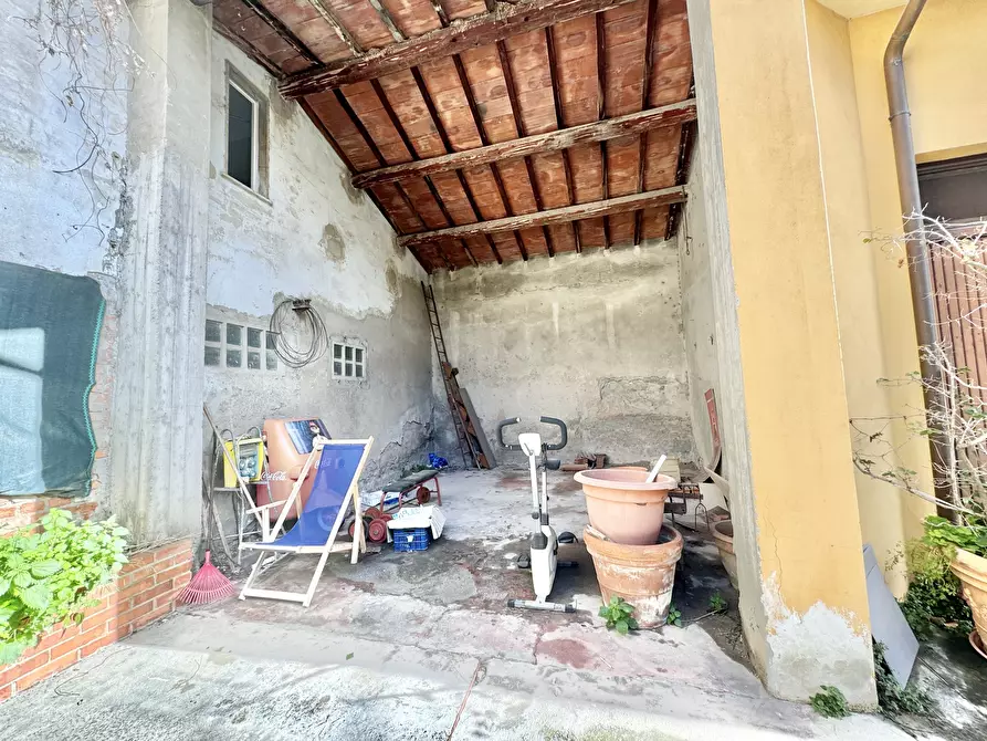 Immagine 39 di Porzione di casa in vendita  a Massa