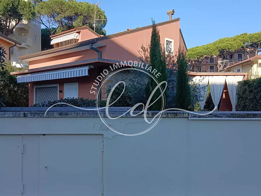 Immagine 4 di Casa indipendente in vendita  a Camaiore