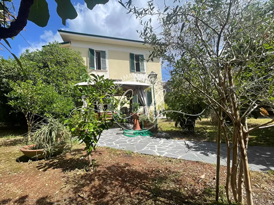 Immagine 57 di Porzione di casa in vendita  a Carrara