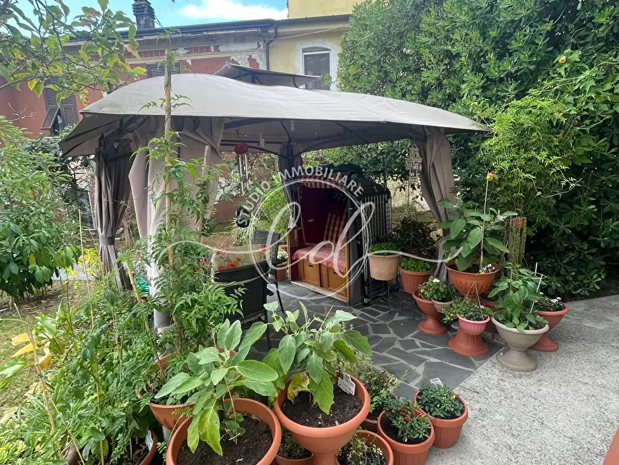 Immagine 12 di Porzione di casa in vendita  a Carrara