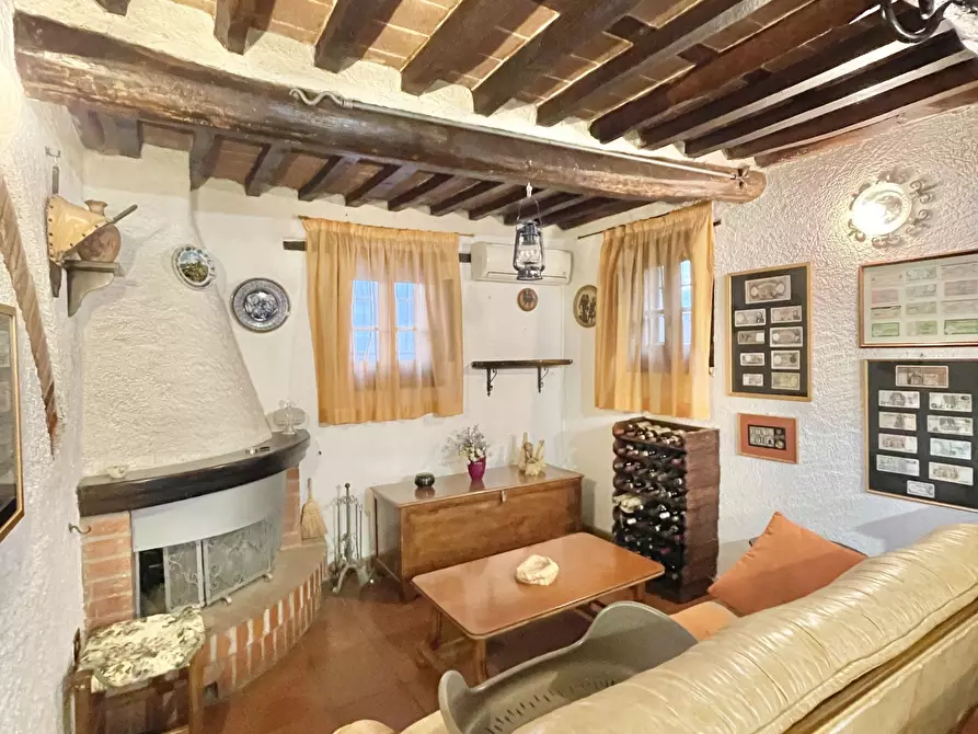 Immagine 45 di Porzione di casa in vendita  a Pietrasanta