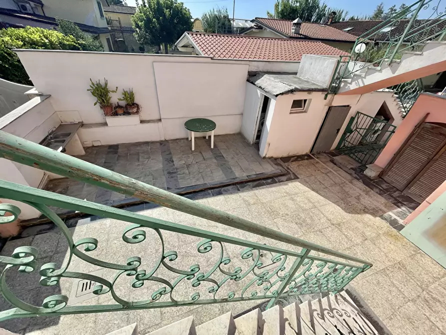 Immagine 17 di Porzione di casa in vendita  a Pietrasanta