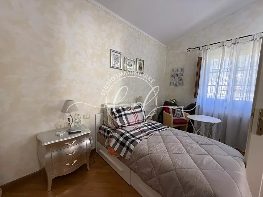 Immagine 17 di Porzione di casa in vendita  a Seravezza