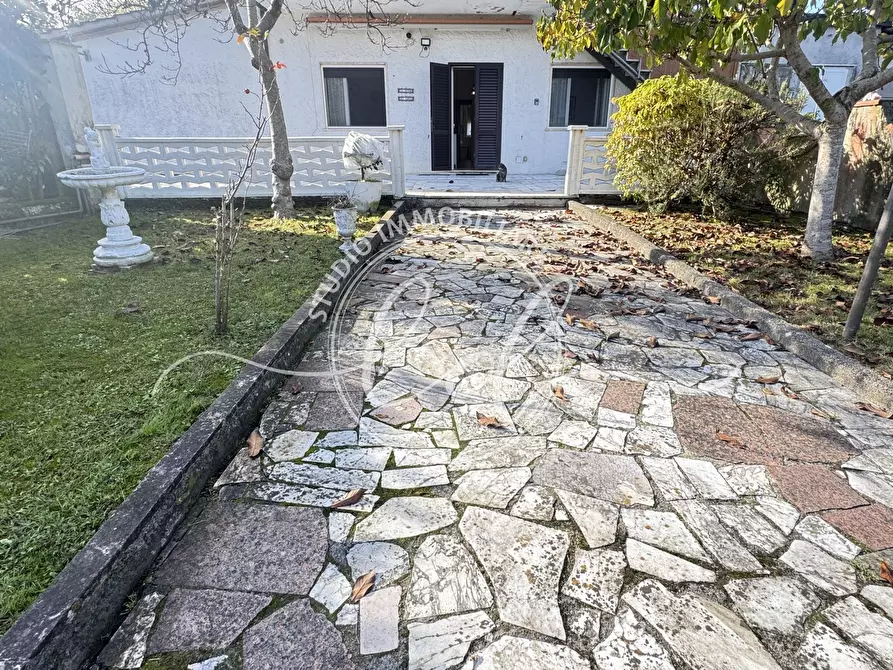 Immagine 1 di Trilocale in vendita  a Pietrasanta