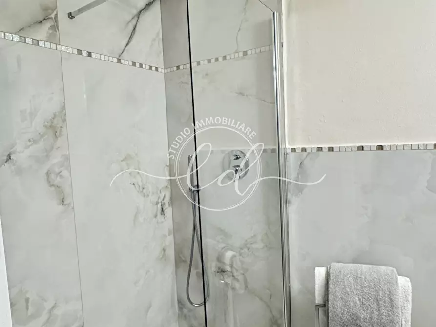 Immagine 50 di Loft/Open space in vendita  a Pietrasanta