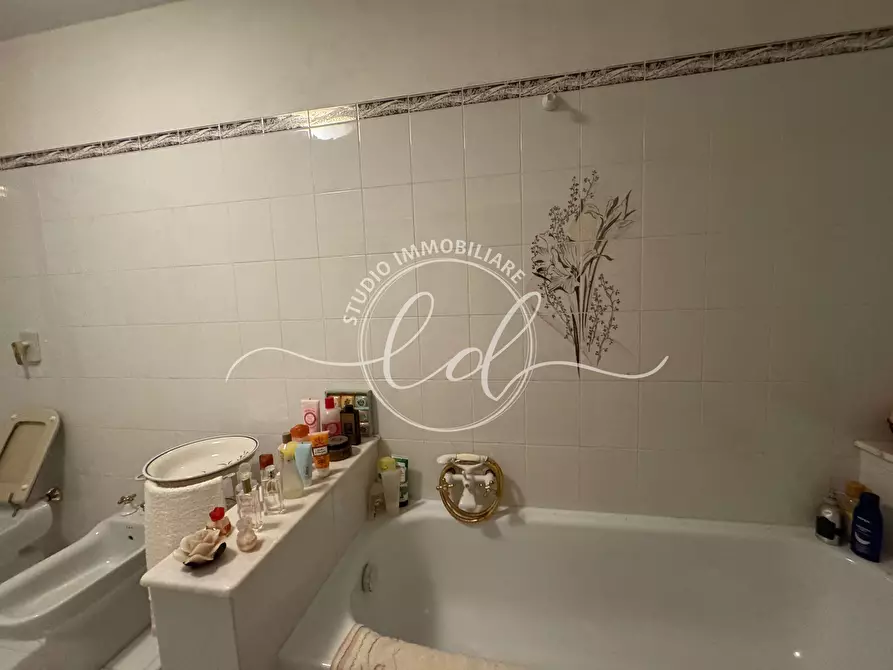 Immagine 33 di Porzione di casa in affitto  a Seravezza