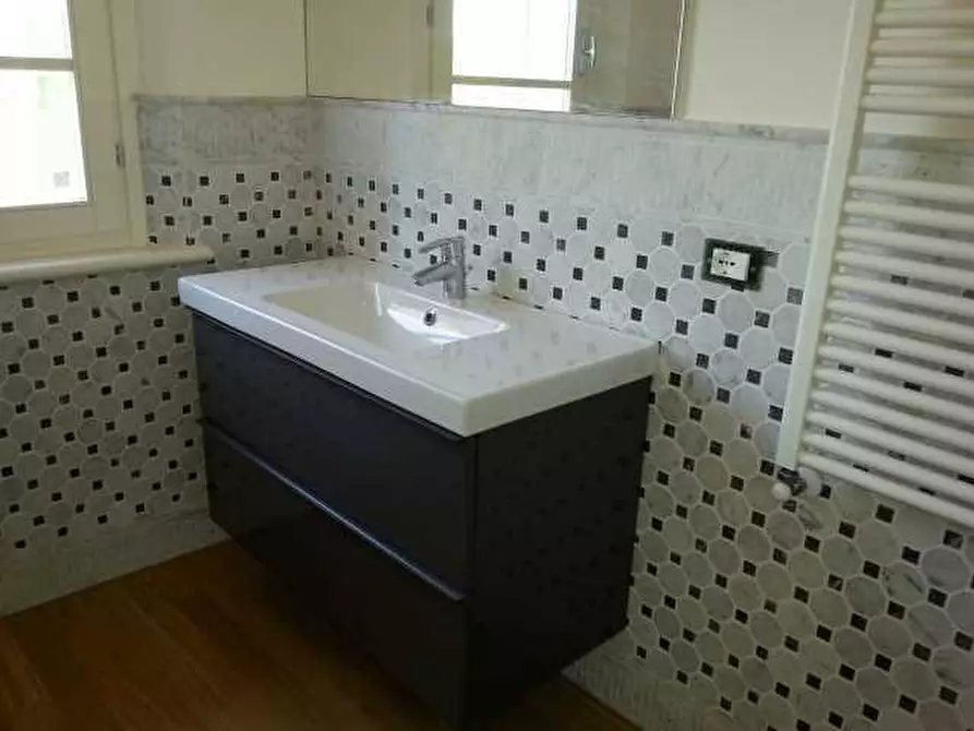 Immagine 13 di Villa in vendita  a Pietrasanta