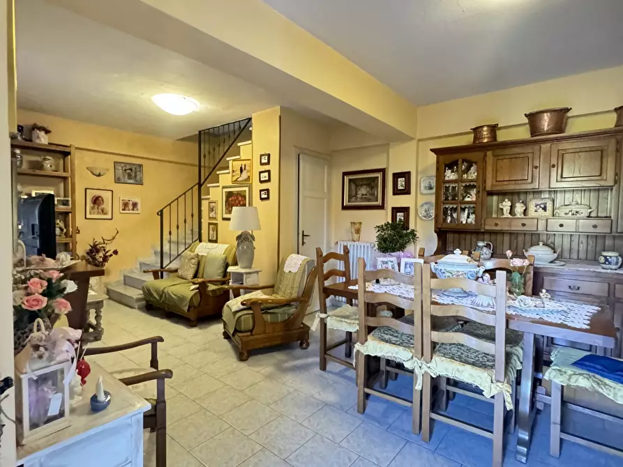 Immagine 10 di Porzione di casa in vendita  a Massa