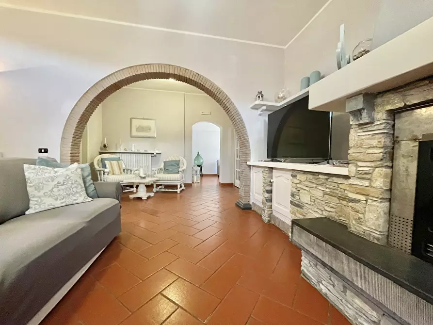 Immagine 17 di Porzione di casa in affitto  a Pietrasanta