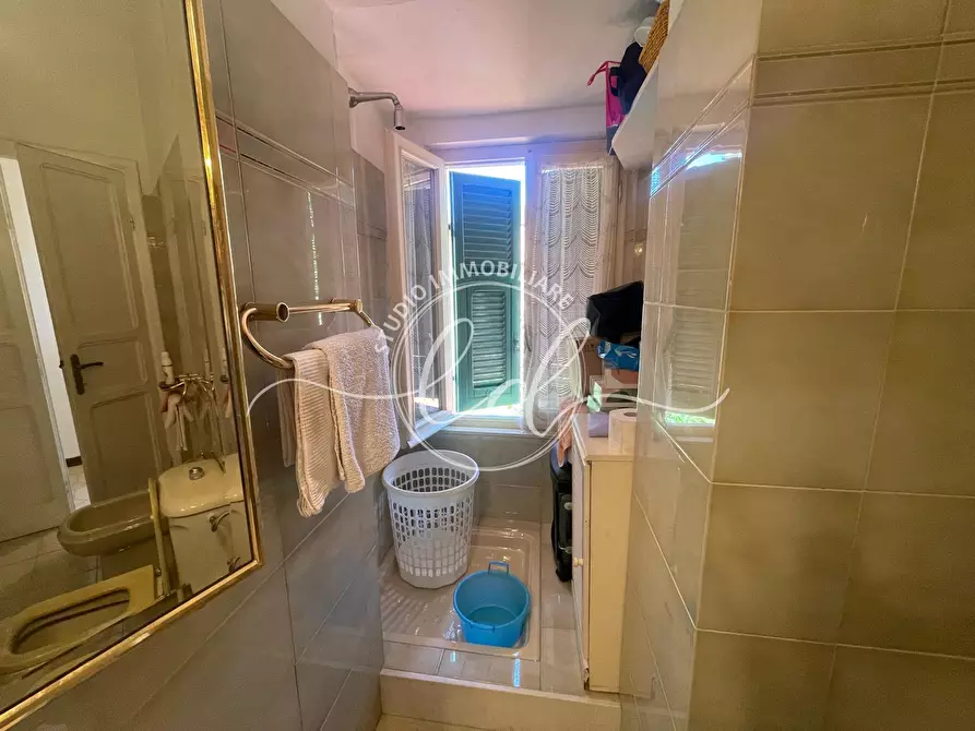 Immagine 43 di Porzione di casa in vendita  a Carrara