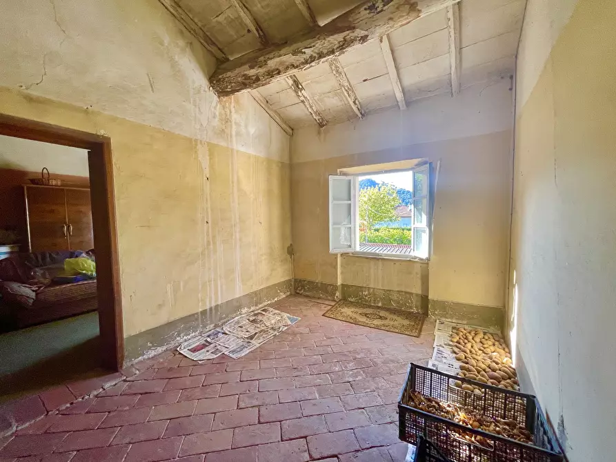 Immagine 26 di Rustico / casale in vendita  a Camaiore