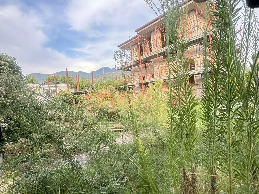 Immagine 3 di Villa in vendita  a Seravezza