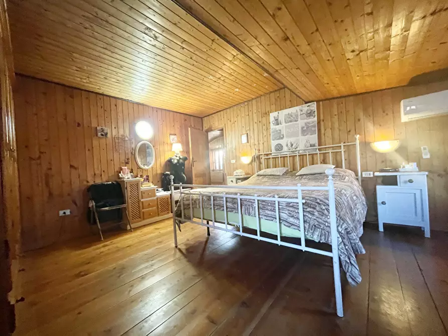 Immagine 37 di Porzione di casa in vendita  a Massarosa