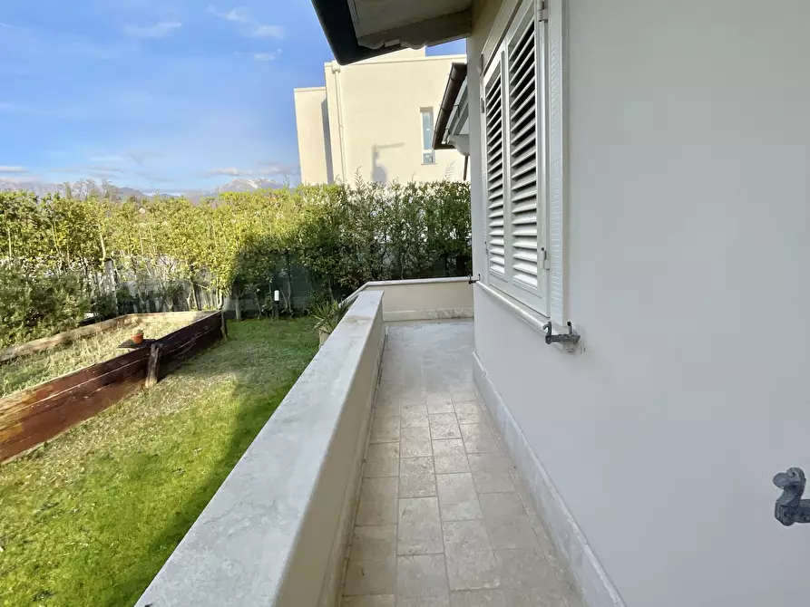 Immagine 45 di Villa in vendita  a Pietrasanta