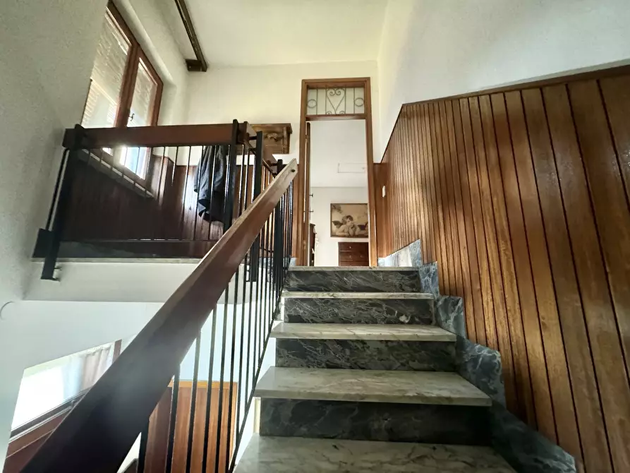 Immagine 4 di Porzione di casa in vendita  a Massa