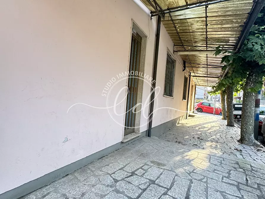 Immagine 7 di Locale commerciale in vendita  a Montignoso