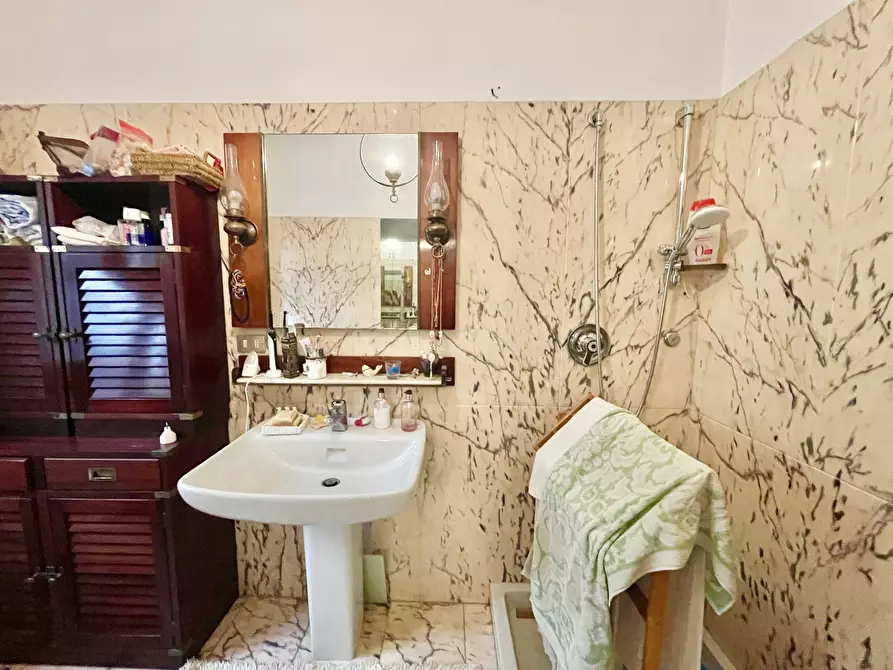 Immagine 60 di Casa indipendente in vendita  a Seravezza