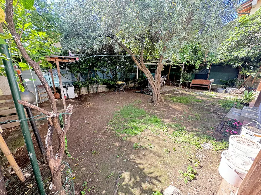 Immagine 3 di Porzione di casa in vendita  a Massa