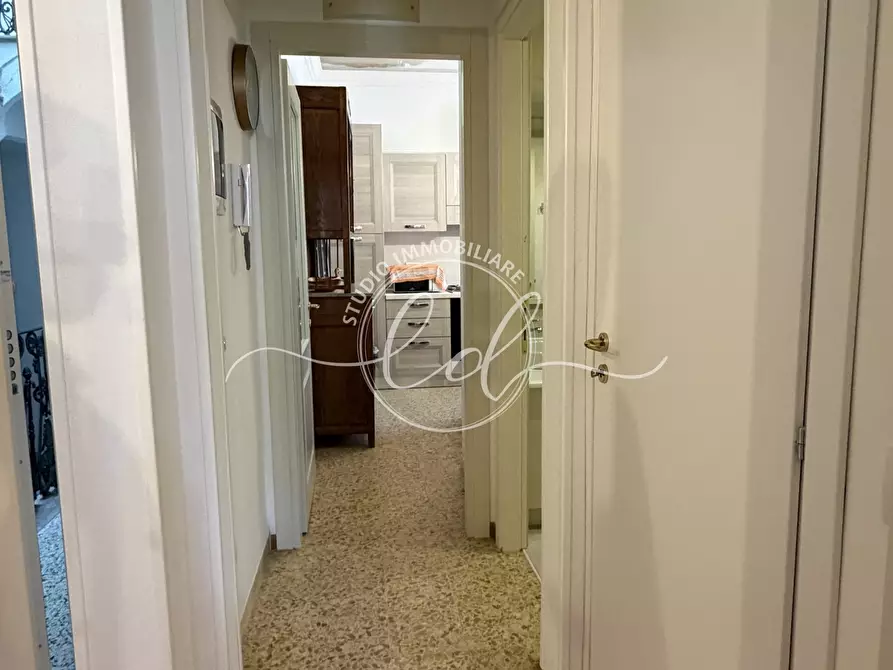 Immagine 11 di Trilocale in affitto  a Pietrasanta