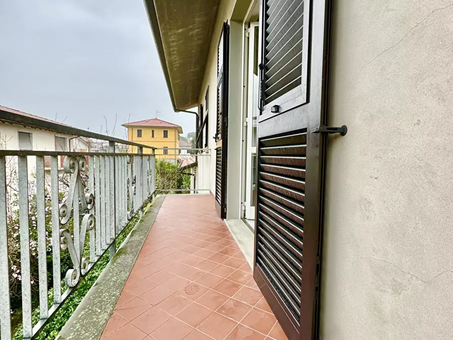 Immagine 34 di Porzione di casa in vendita  a Massa