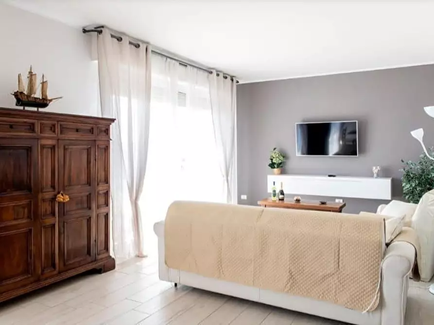 Immagine 7 di Quadrilocale in affitto  a Camaiore