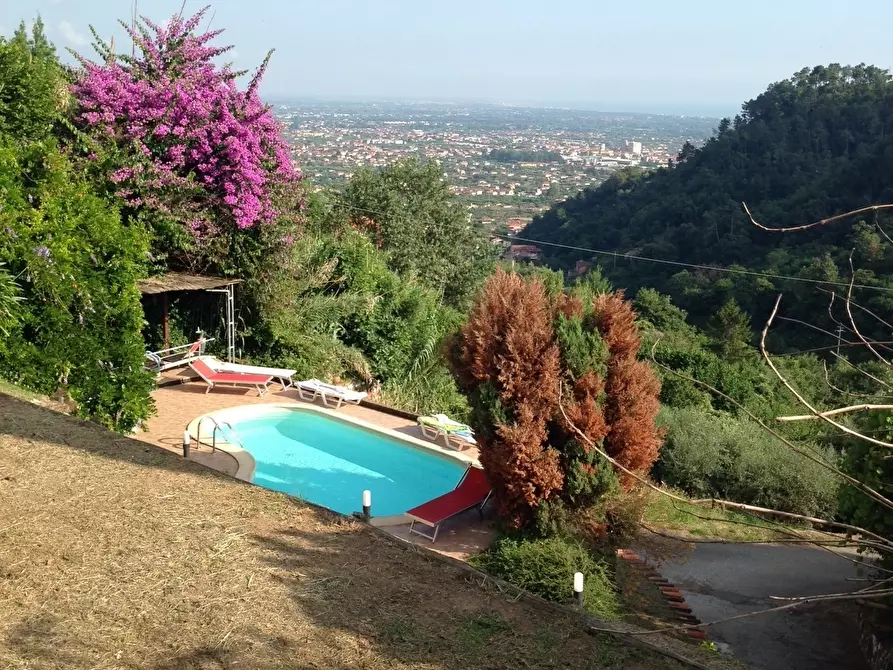 Immagine 4 di Porzione di casa in vendita  a Pietrasanta