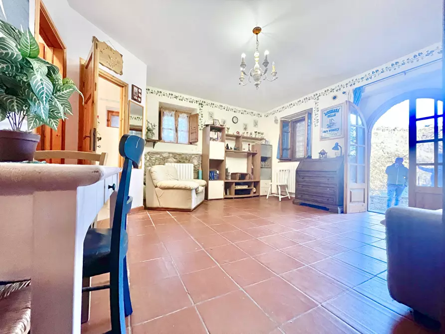 Immagine 67 di Porzione di casa in vendita  a Massarosa